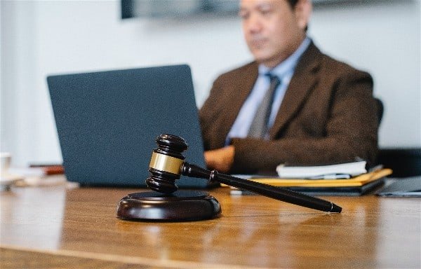 How to Choose the Right Legal Bookkeeping Services for Your Law Firm