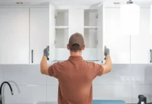How to Choose Between Cabinet Refinishing and Full Replacement